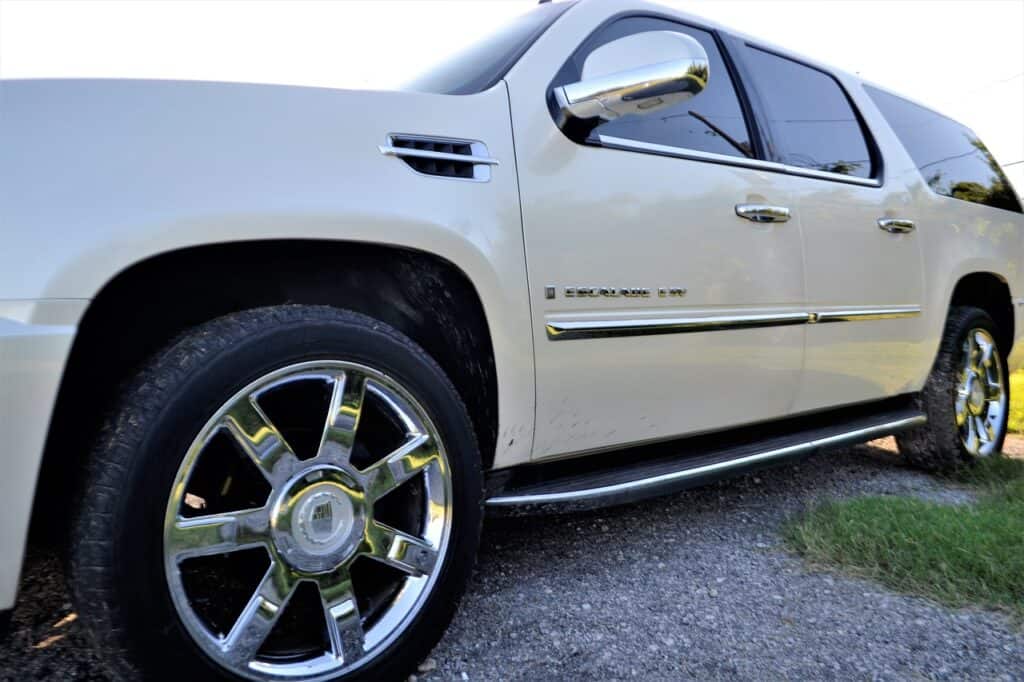 pre-owned, cadillac escalade, front-2828433.jpg